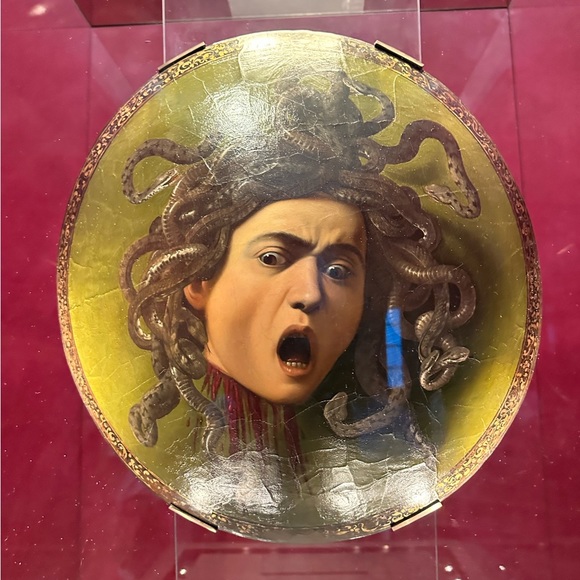 Meet your Posher, Kay - Picture 3 of 4